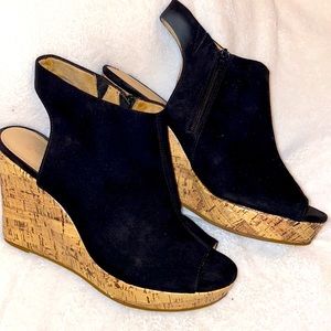 Perfect for fall wedge with open toe